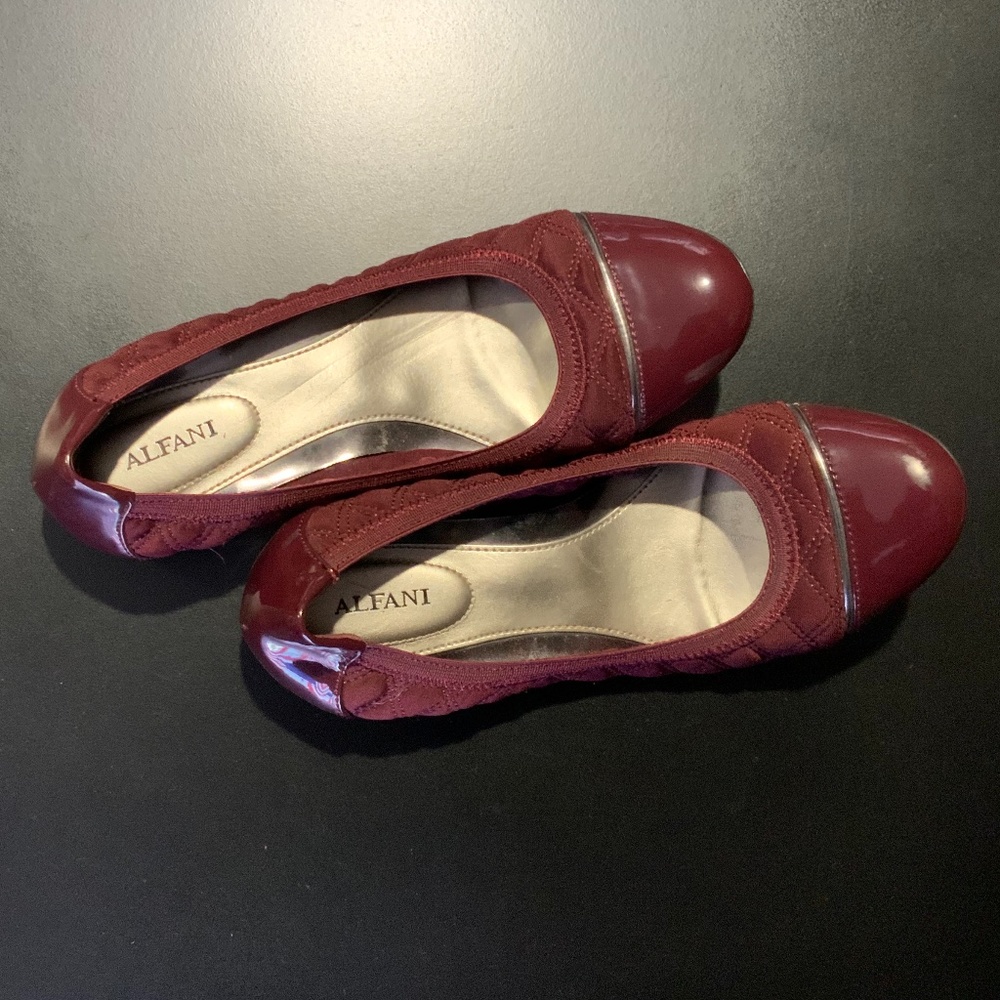 Women burgundy flats